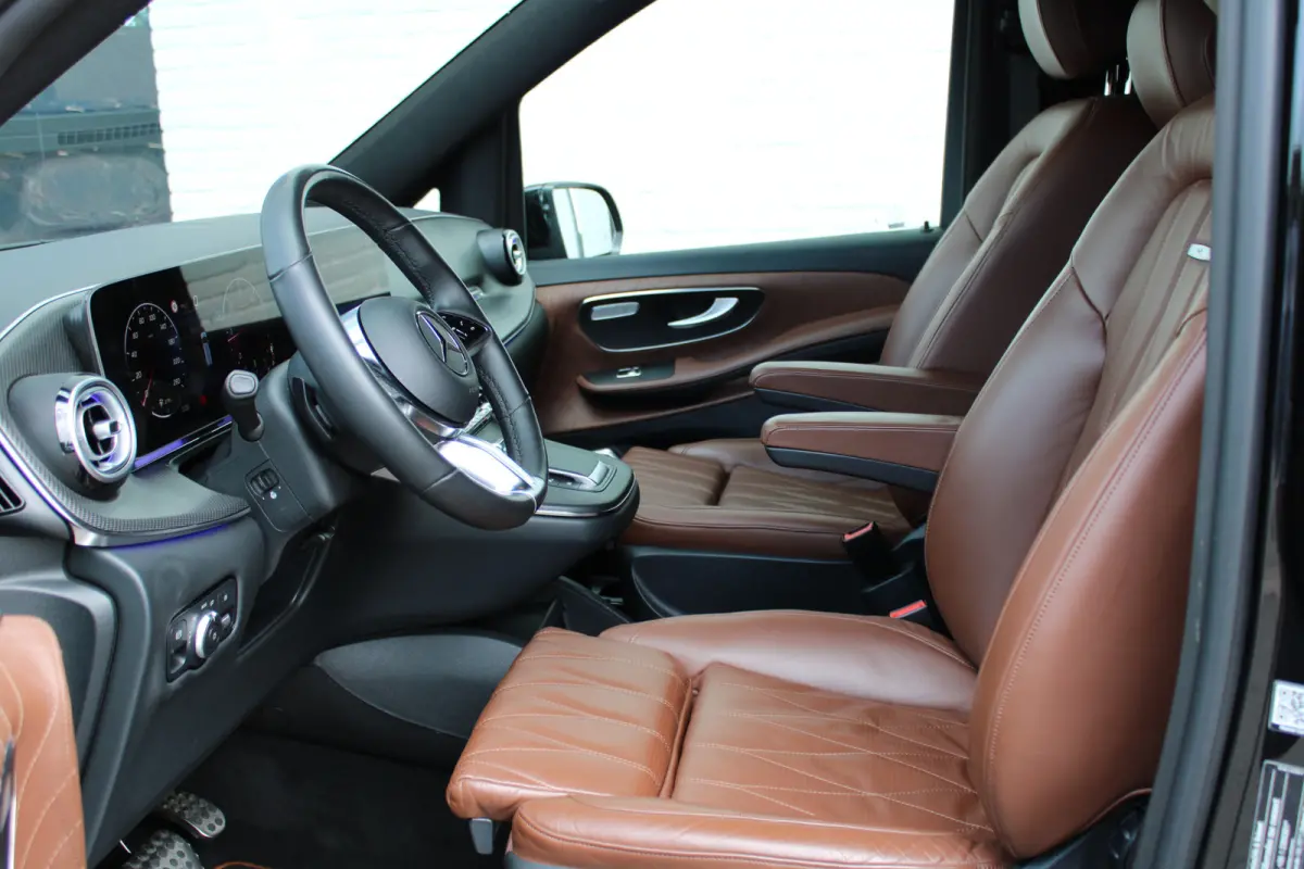 300d / XXL / AMG / 4-Matic / VIP 8-Persoons / Luchtvering / TV / Burmester / 360 Camera / Vol Opties / NIEUWSTAAT