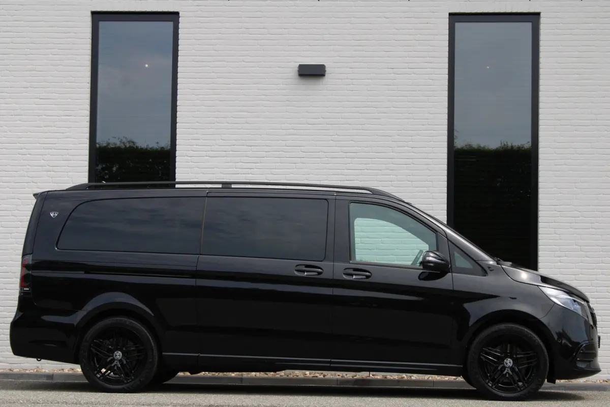 300d / XXL / AMG / 4-Matic / VIP 8-Persoons / Luchtvering / TV / Burmester / 360 Camera / Vol Opties / NIEUWSTAAT