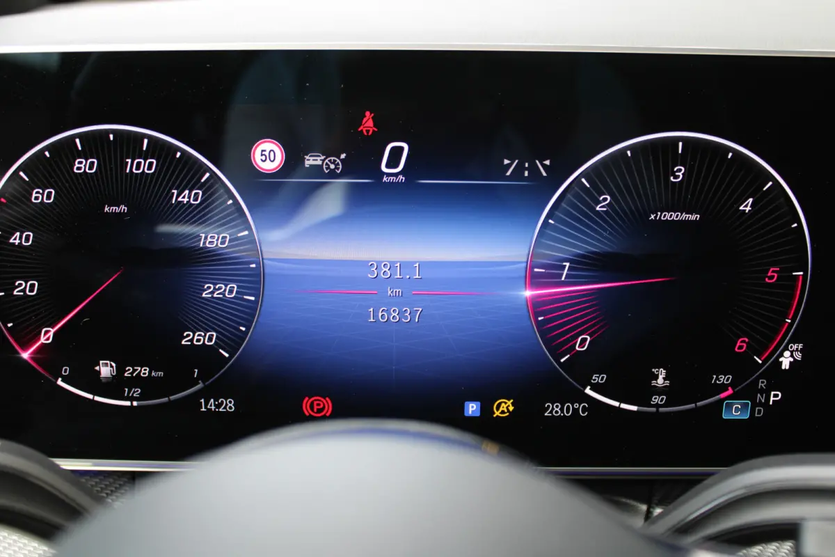 300d / XXL / AMG / 4-Matic / VIP 8-Persoons / Luchtvering / TV / Burmester / 360 Camera / Vol Opties / NIEUWSTAAT