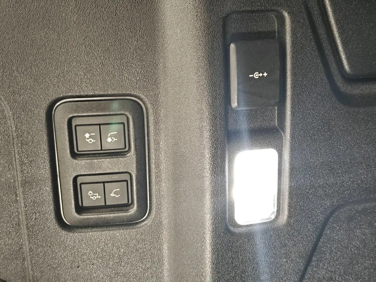 2.0 P400e XS Edition SOH 90% I PANO DAK I ELEC. TREKHAAK I 22" LMV I DEALER O.H
