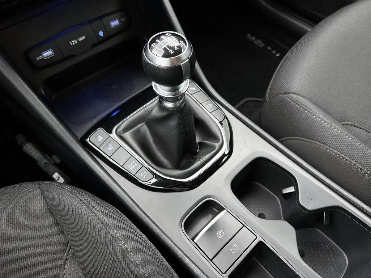 1.6 T-GDI MHEV Comfort Smart 150 PK | Navigatie | Airco | Stoelverwarming | Stuurverwarming | Achteruitrijcamera | Parkeersensoren | Trekhaak |