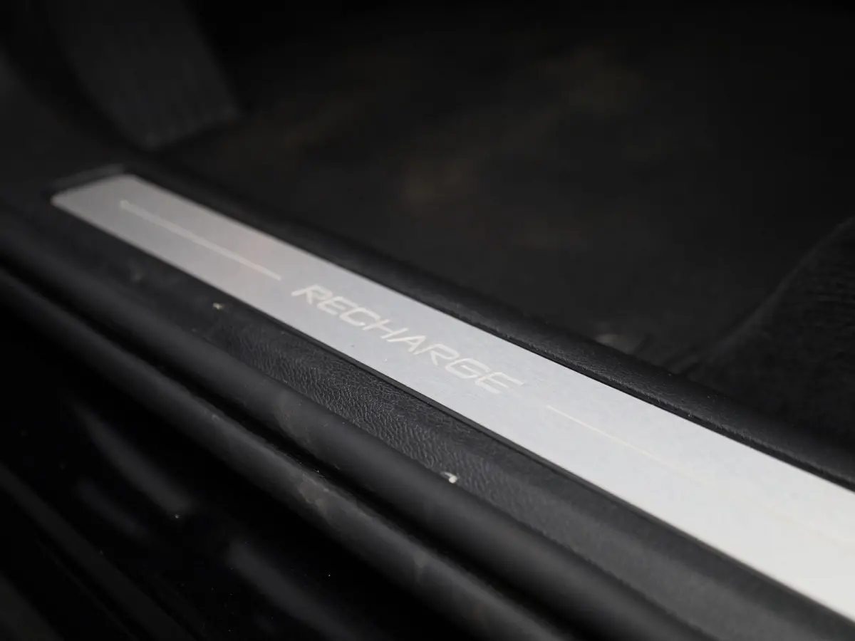 T6 PHEV Plus Dark Aut. | PANO-SCHUIFDAK | LEER | STOEL-STUURWIELVERWARMING | CAMERA | NAVIGATIE