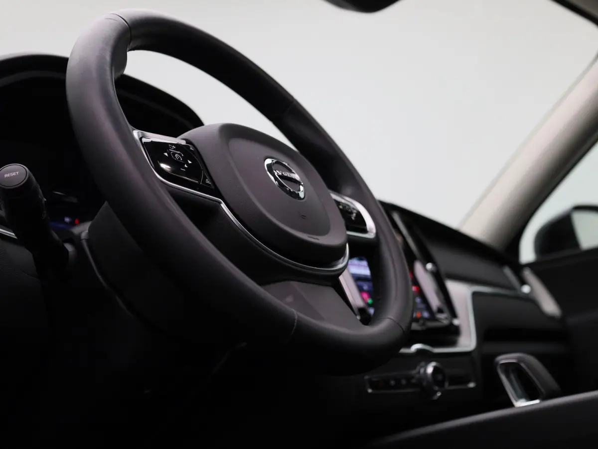 T6 PHEV Plus Dark Aut. | PANO-SCHUIFDAK | LEER | STOEL-STUURWIELVERWARMING | CAMERA | NAVIGATIE