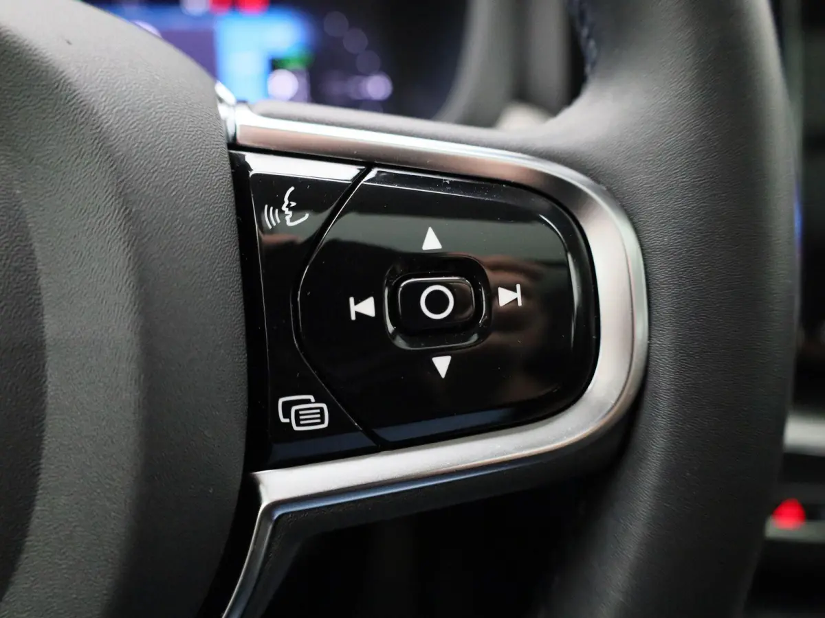 T6 PHEV Plus Dark Aut. | PANO-SCHUIFDAK | LEER | STOEL-STUURWIELVERWARMING | CAMERA | NAVIGATIE