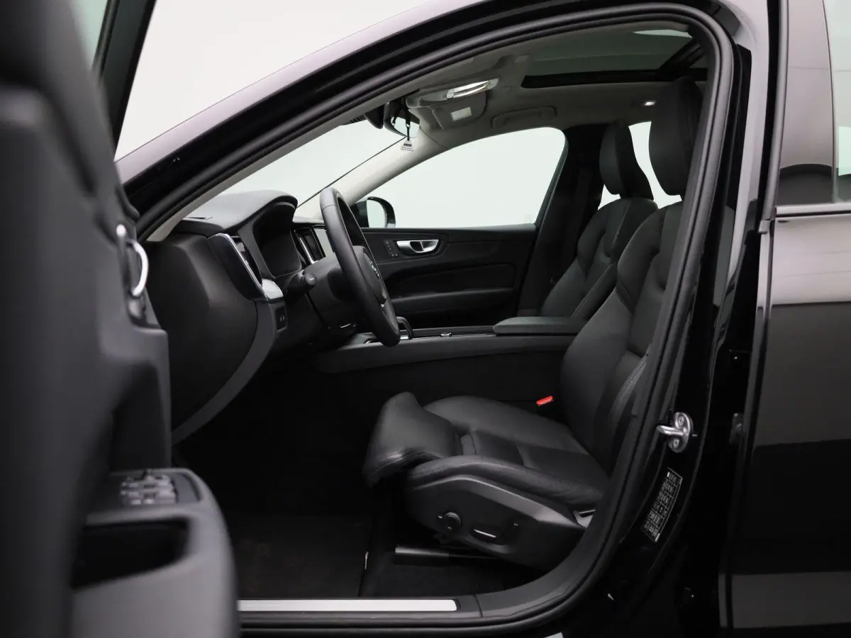 T6 PHEV Plus Dark Aut. | PANO-SCHUIFDAK | LEER | STOEL-STUURWIELVERWARMING | CAMERA | NAVIGATIE