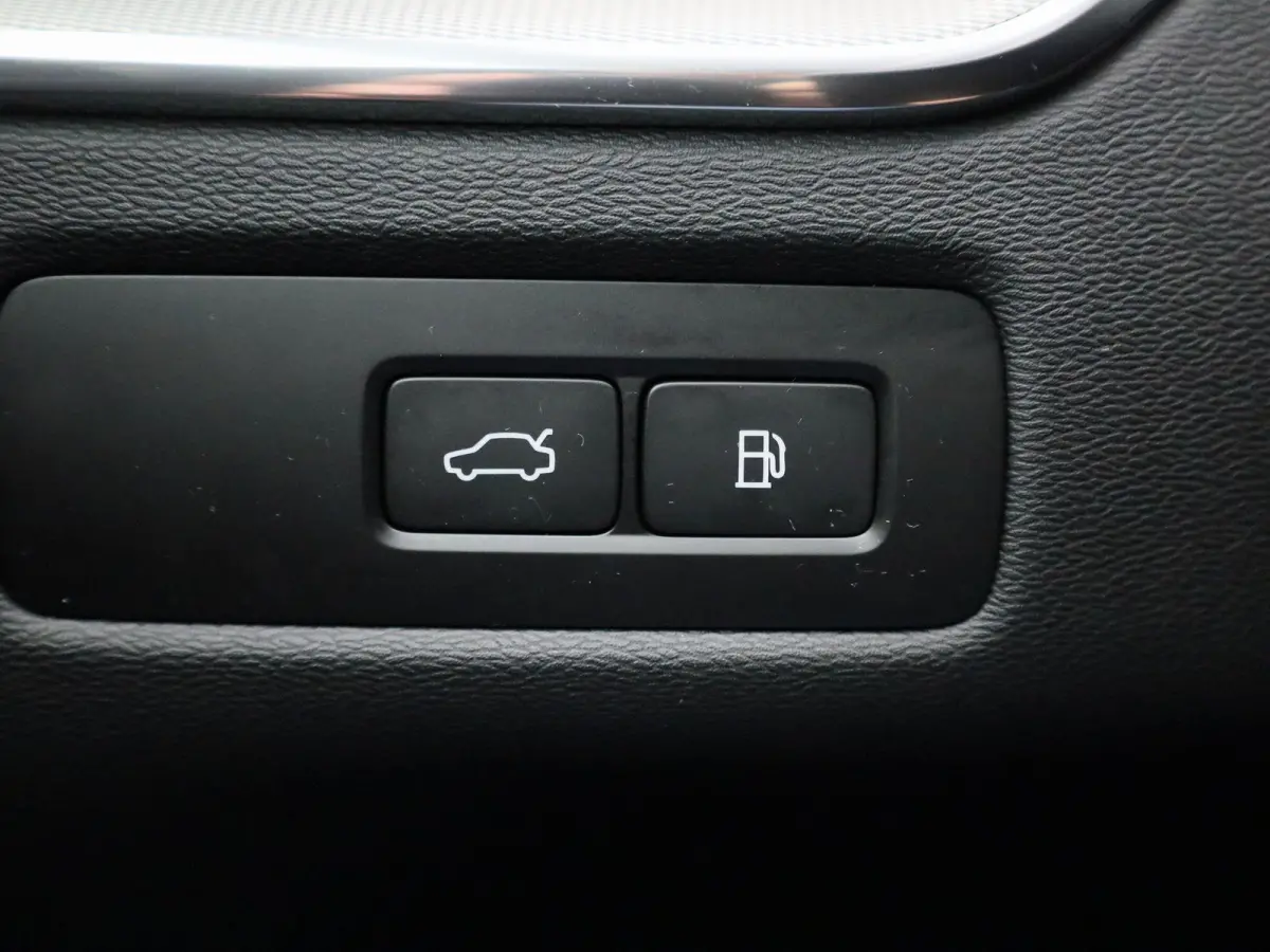 T6 PHEV Plus Dark Aut. | PANO-SCHUIFDAK | LEER | STOEL-STUURWIELVERWARMING | CAMERA | NAVIGATIE