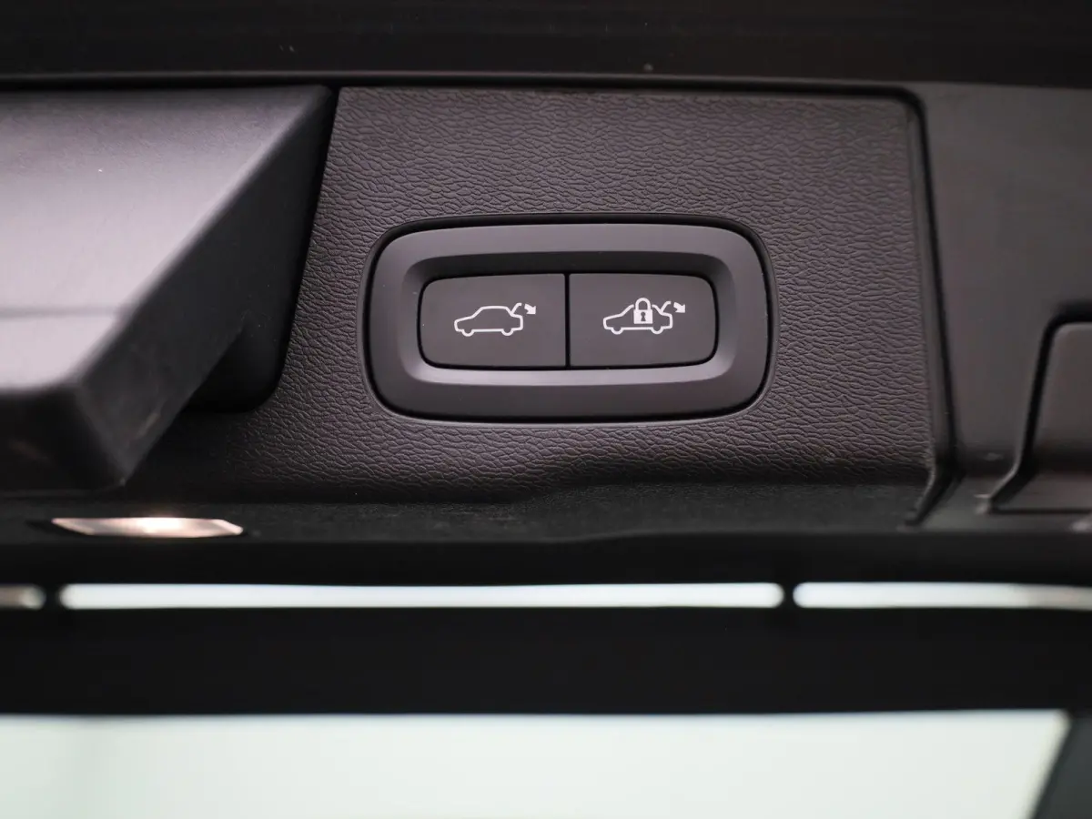 T6 PHEV Plus Dark Aut. | PANO-SCHUIFDAK | LEER | STOEL-STUURWIELVERWARMING | CAMERA | NAVIGATIE