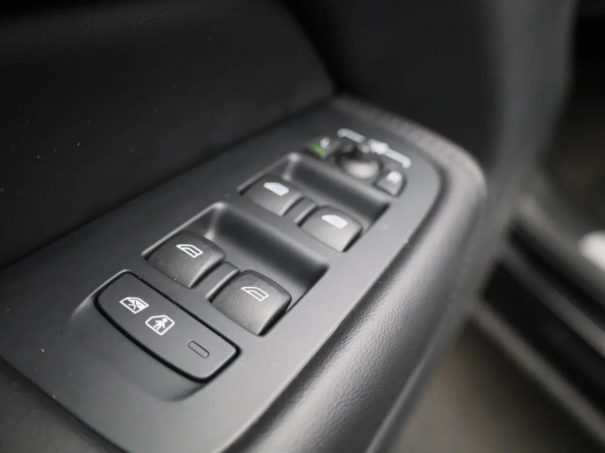 T6 PHEV Plus Dark Aut. | PANO-SCHUIFDAK | LEER | STOEL-STUURWIELVERWARMING | CAMERA | NAVIGATIE
