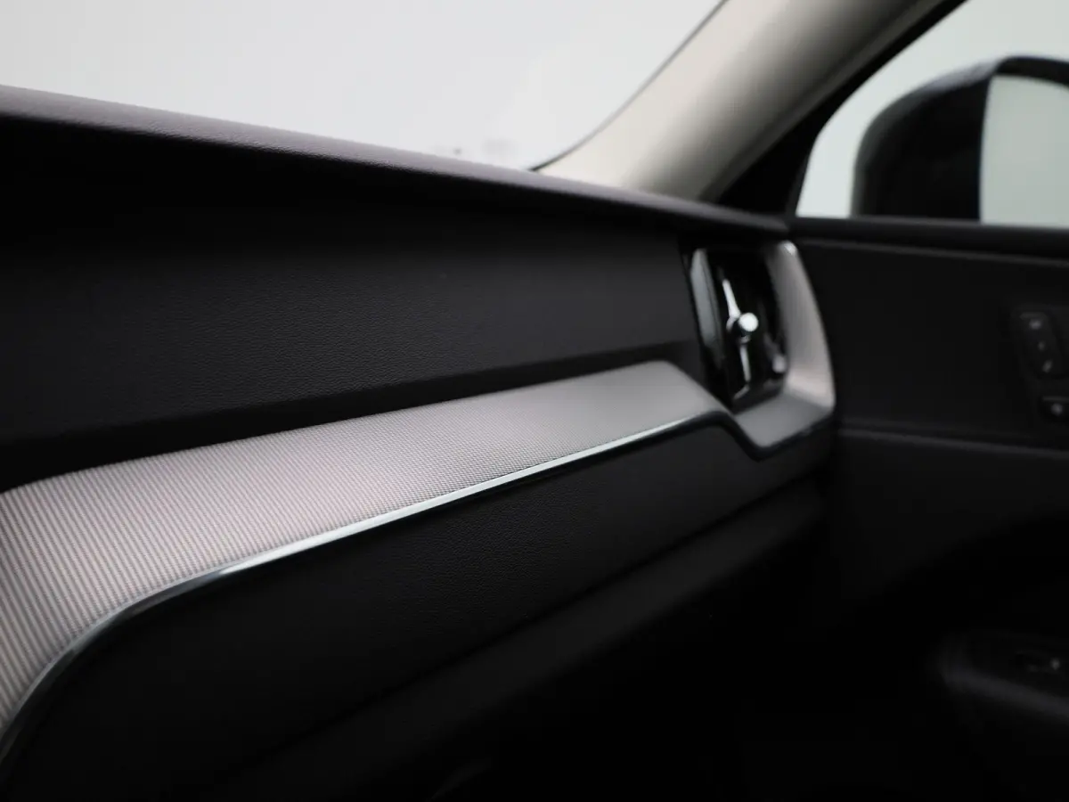 T6 PHEV Plus Dark Aut. | PANO-SCHUIFDAK | LEER | STOEL-STUURWIELVERWARMING | CAMERA | NAVIGATIE