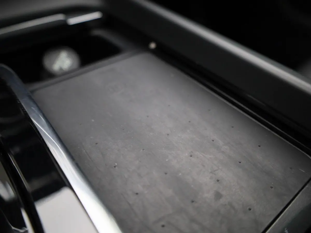 T6 PHEV Plus Dark Aut. | PANO-SCHUIFDAK | LEER | STOEL-STUURWIELVERWARMING | CAMERA | NAVIGATIE