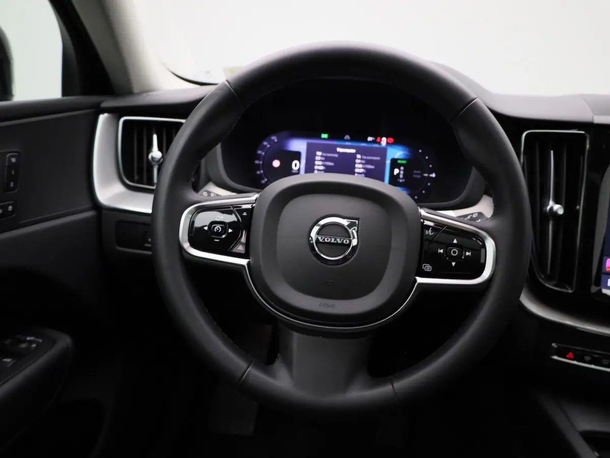 T6 PHEV Plus Dark Aut. | PANO-SCHUIFDAK | LEER | STOEL-STUURWIELVERWARMING | CAMERA | NAVIGATIE