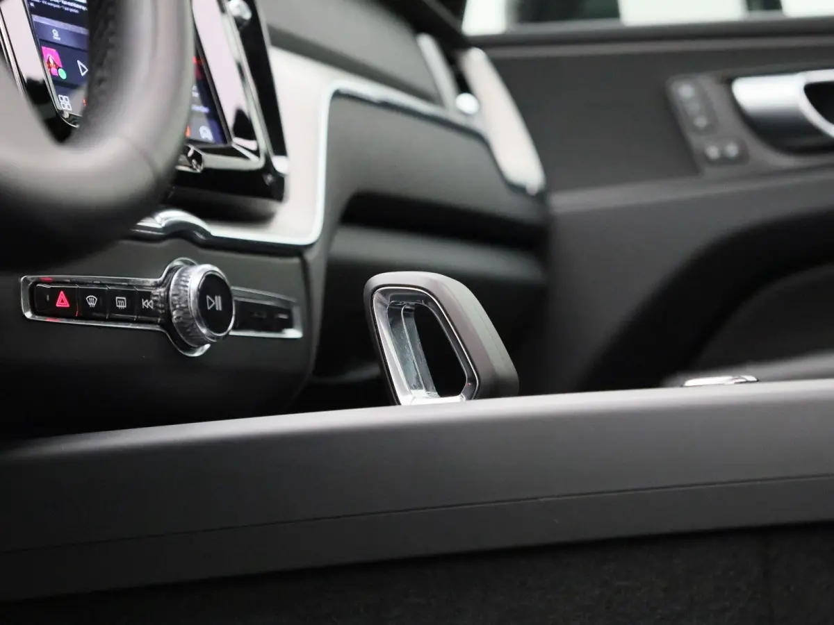 T6 PHEV Plus Dark Aut. | PANO-SCHUIFDAK | LEER | STOEL-STUURWIELVERWARMING | CAMERA | NAVIGATIE