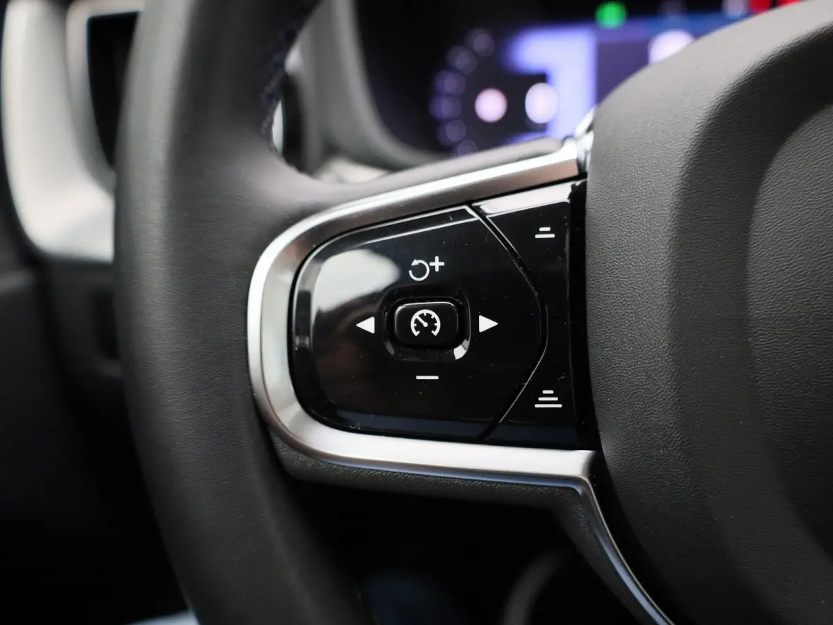 T6 PHEV Plus Dark Aut. | PANO-SCHUIFDAK | LEER | STOEL-STUURWIELVERWARMING | CAMERA | NAVIGATIE