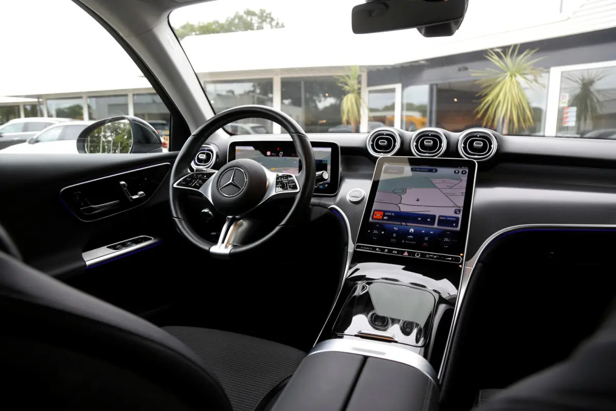 4MATIC Plug in hybride PHEV*Perfect MB Onderh.*1ste Eig.*Luchtvering/Elek. Trekhaak/ACC/Stoelverw./Stuurverw./Dodehoek/LED/Camera/Apple Carplay-Android/Parkeersens.V+A/18 inch LM*