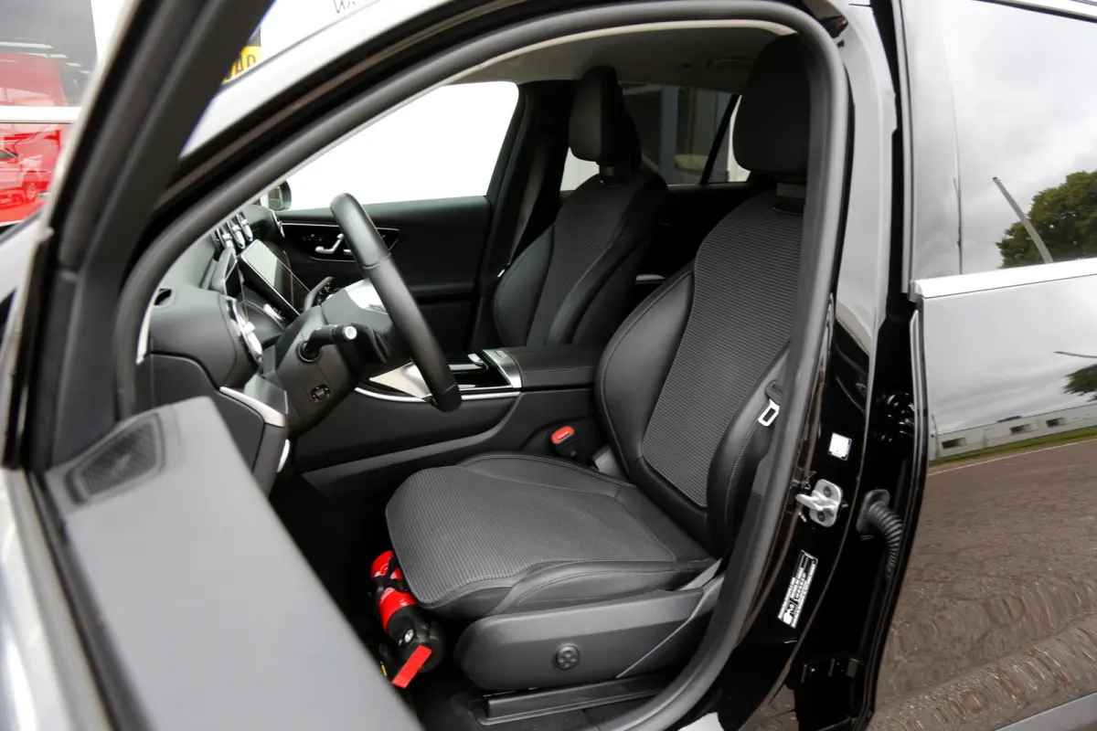4MATIC Plug in hybride PHEV*Perfect MB Onderh.*1ste Eig.*Luchtvering/Elek. Trekhaak/ACC/Stoelverw./Stuurverw./Dodehoek/LED/Camera/Apple Carplay-Android/Parkeersens.V+A/18 inch LM*