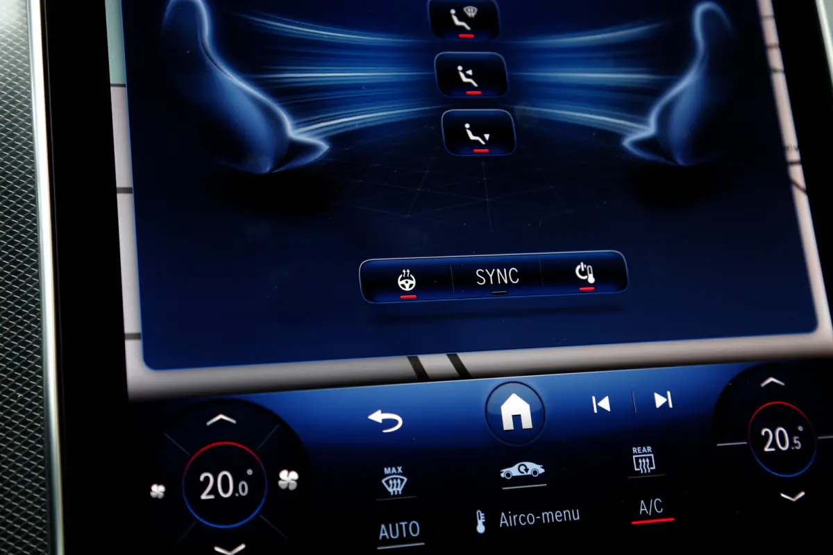 4MATIC Plug in hybride PHEV*Perfect MB Onderh.*1ste Eig.*Luchtvering/Elek. Trekhaak/ACC/Stoelverw./Stuurverw./Dodehoek/LED/Camera/Apple Carplay-Android/Parkeersens.V+A/18 inch LM*