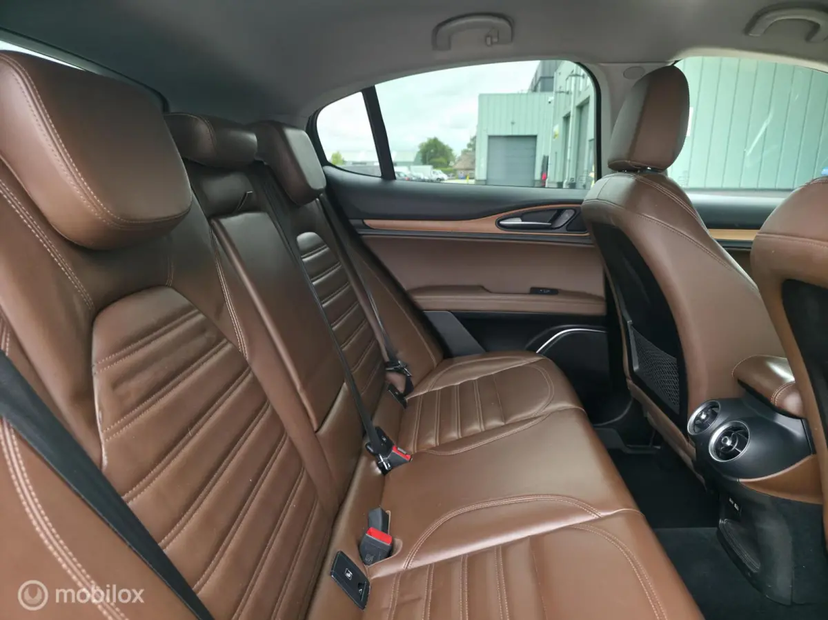 2.0 T 280pk / AWD / Leder / Camera / Navi
