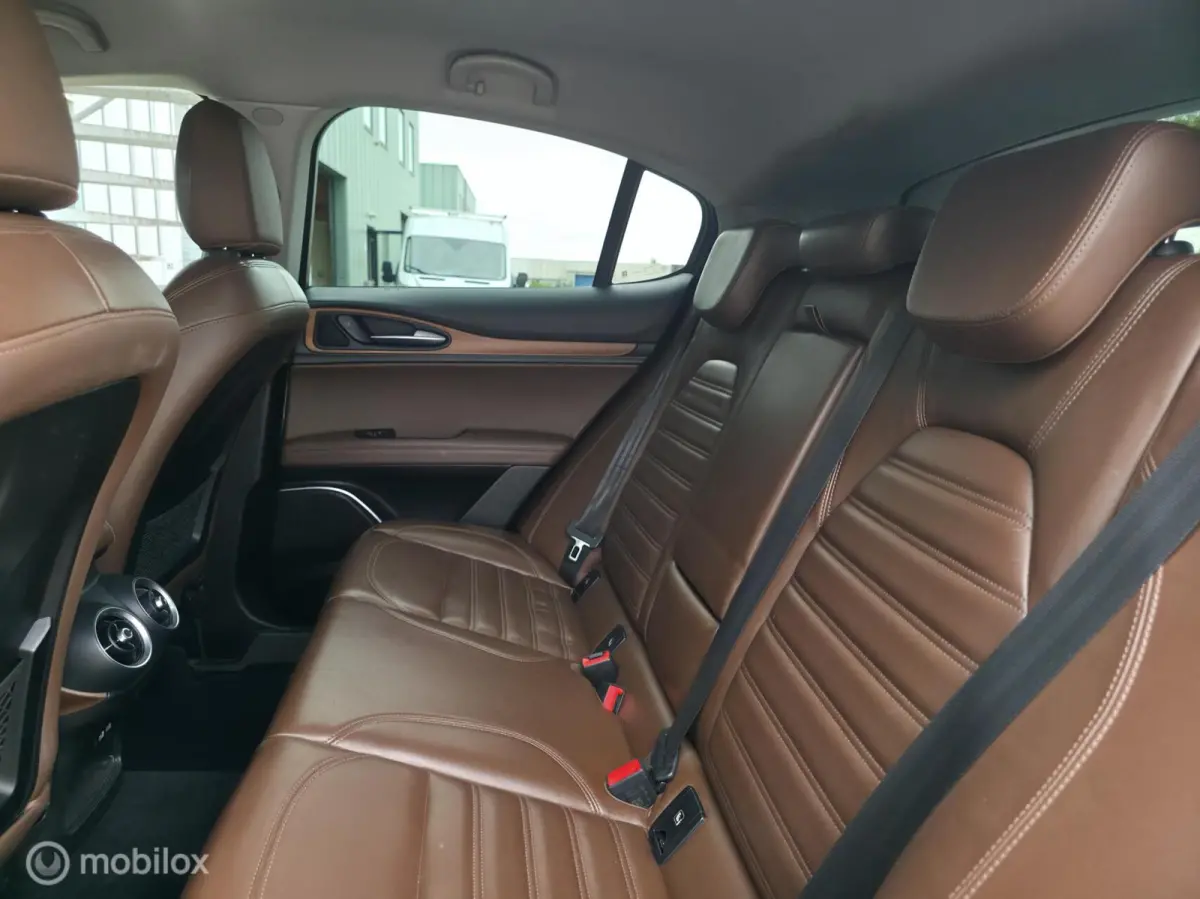 2.0 T 280pk / AWD / Leder / Camera / Navi