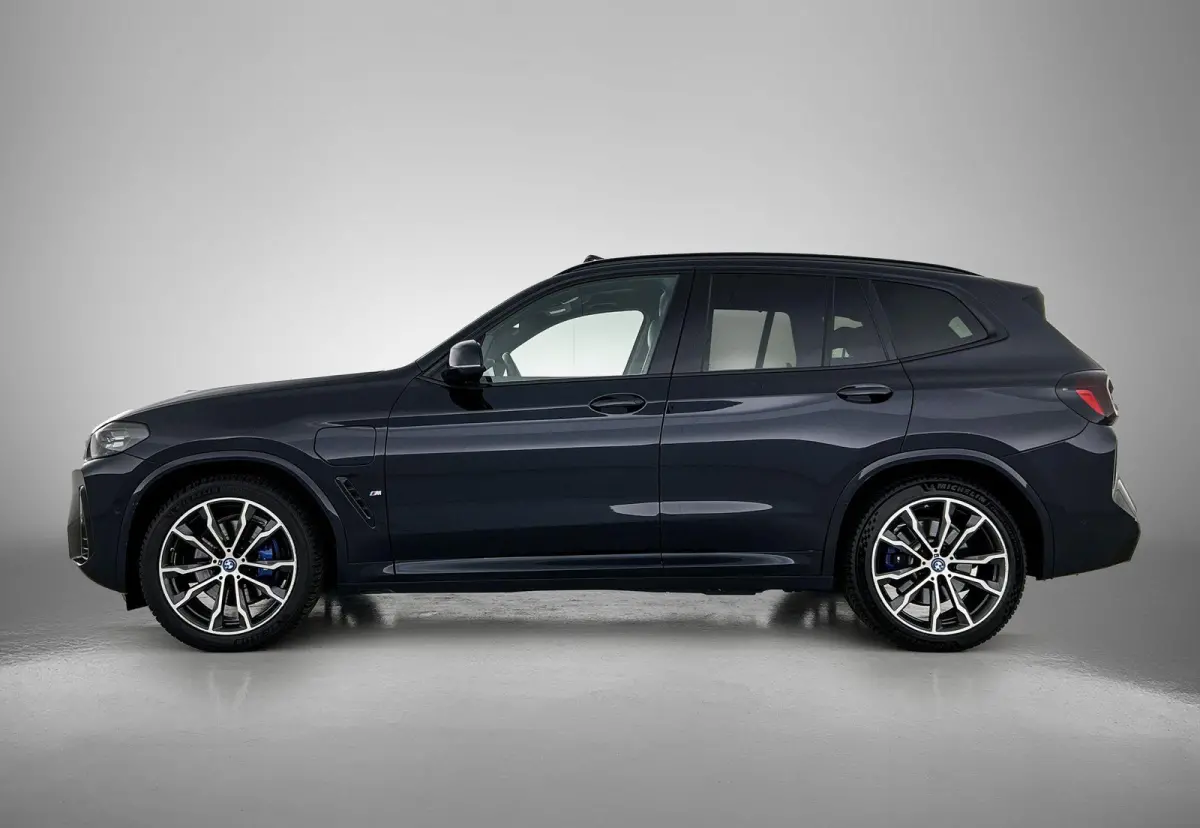xDrive30e High Executive | LEDER | PANORAMADAK | HARMAN KARDON | HEAD-UP DISPLAY | MEMORY STOELEN | STOELVERWARMING | DODEHOEKSENSOREN | SFEERVERLICHTING | GROOTLICHTASSISTENT | APPLE CARPLA