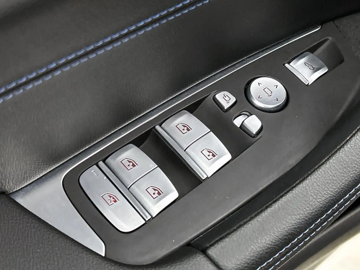 xDrive30e High Executive | LEDER | PANORAMADAK | HARMAN KARDON | HEAD-UP DISPLAY | MEMORY STOELEN | STOELVERWARMING | DODEHOEKSENSOREN | SFEERVERLICHTING | GROOTLICHTASSISTENT | APPLE CARPLA