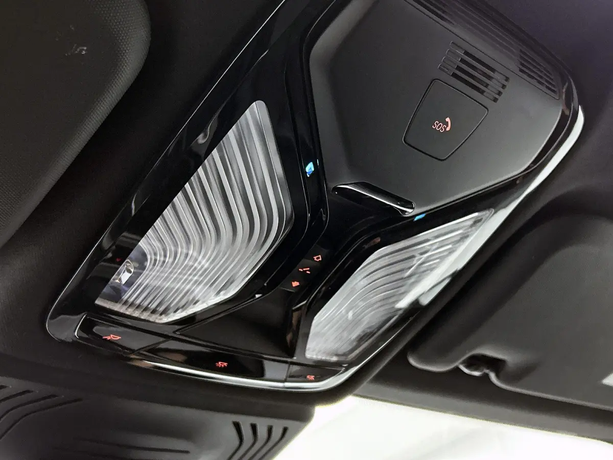 xDrive30e High Executive | LEDER | PANORAMADAK | HARMAN KARDON | HEAD-UP DISPLAY | MEMORY STOELEN | STOELVERWARMING | DODEHOEKSENSOREN | SFEERVERLICHTING | GROOTLICHTASSISTENT | APPLE CARPLA