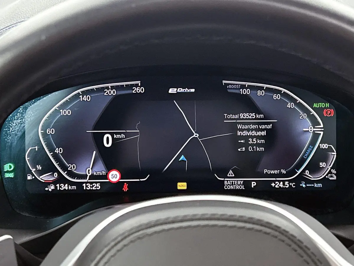 xDrive30e High Executive | LEDER | PANORAMADAK | HARMAN KARDON | HEAD-UP DISPLAY | MEMORY STOELEN | STOELVERWARMING | DODEHOEKSENSOREN | SFEERVERLICHTING | GROOTLICHTASSISTENT | APPLE CARPLA