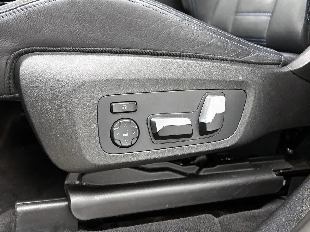 xDrive30e High Executive | LEDER | PANORAMADAK | HARMAN KARDON | HEAD-UP DISPLAY | MEMORY STOELEN | STOELVERWARMING | DODEHOEKSENSOREN | SFEERVERLICHTING | GROOTLICHTASSISTENT | APPLE CARPLA