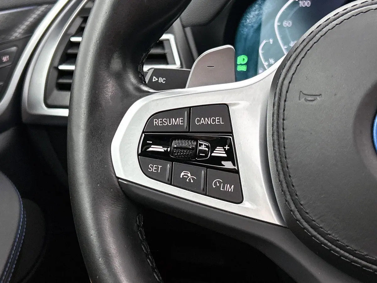 xDrive30e High Executive | LEDER | PANORAMADAK | HARMAN KARDON | HEAD-UP DISPLAY | MEMORY STOELEN | STOELVERWARMING | DODEHOEKSENSOREN | SFEERVERLICHTING | GROOTLICHTASSISTENT | APPLE CARPLA