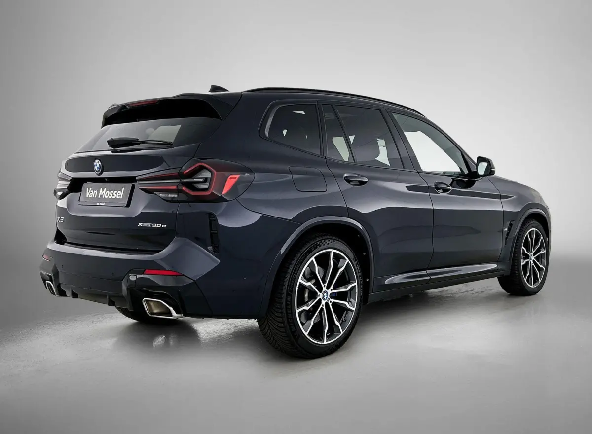 xDrive30e High Executive | LEDER | PANORAMADAK | HARMAN KARDON | HEAD-UP DISPLAY | MEMORY STOELEN | STOELVERWARMING | DODEHOEKSENSOREN | SFEERVERLICHTING | GROOTLICHTASSISTENT | APPLE CARPLA