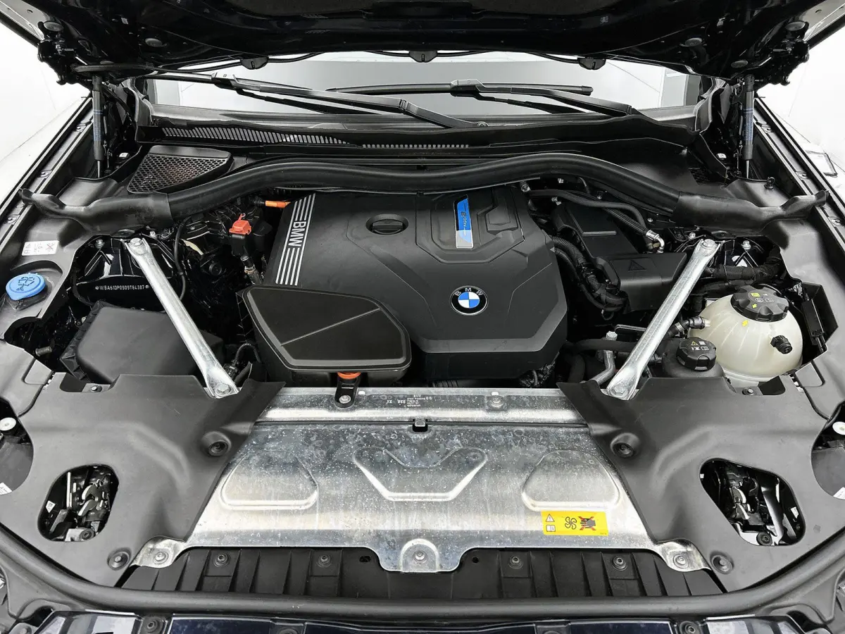 xDrive30e High Executive | LEDER | PANORAMADAK | HARMAN KARDON | HEAD-UP DISPLAY | MEMORY STOELEN | STOELVERWARMING | DODEHOEKSENSOREN | SFEERVERLICHTING | GROOTLICHTASSISTENT | APPLE CARPLA