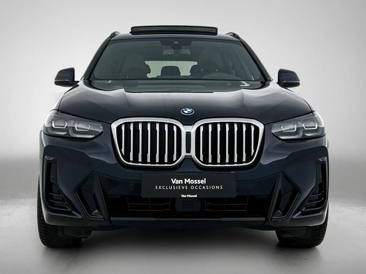 xDrive30e High Executive | LEDER | PANORAMADAK | HARMAN KARDON | HEAD-UP DISPLAY | MEMORY STOELEN | STOELVERWARMING | DODEHOEKSENSOREN | SFEERVERLICHTING | GROOTLICHTASSISTENT | APPLE CARPLA
