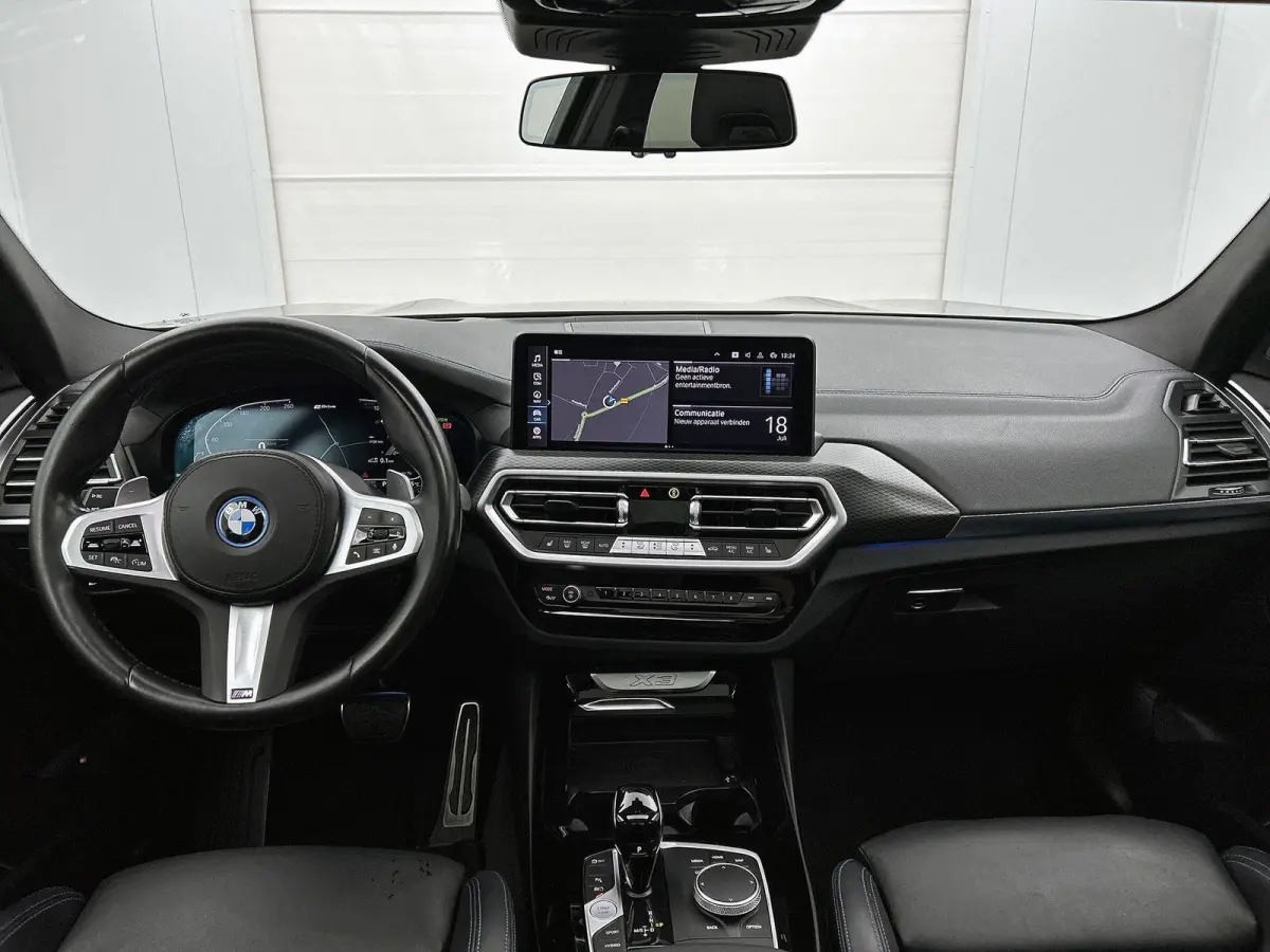 xDrive30e High Executive | LEDER | PANORAMADAK | HARMAN KARDON | HEAD-UP DISPLAY | MEMORY STOELEN | STOELVERWARMING | DODEHOEKSENSOREN | SFEERVERLICHTING | GROOTLICHTASSISTENT | APPLE CARPLA