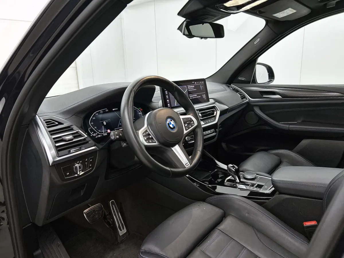 xDrive30e High Executive | LEDER | PANORAMADAK | HARMAN KARDON | HEAD-UP DISPLAY | MEMORY STOELEN | STOELVERWARMING | DODEHOEKSENSOREN | SFEERVERLICHTING | GROOTLICHTASSISTENT | APPLE CARPLA
