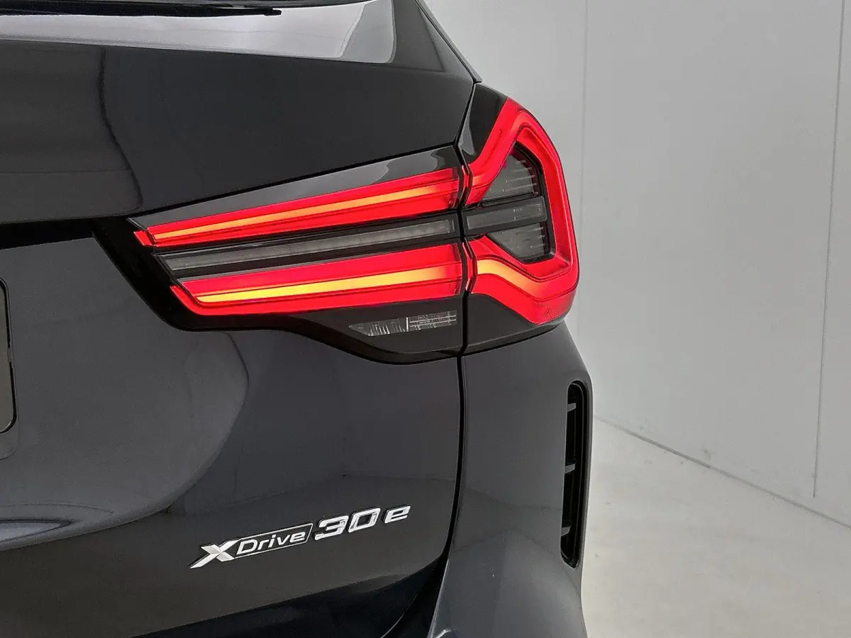 xDrive30e High Executive | LEDER | PANORAMADAK | HARMAN KARDON | HEAD-UP DISPLAY | MEMORY STOELEN | STOELVERWARMING | DODEHOEKSENSOREN | SFEERVERLICHTING | GROOTLICHTASSISTENT | APPLE CARPLA