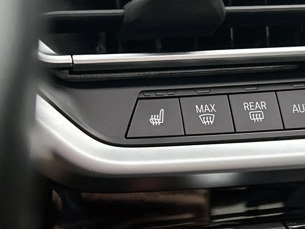 xDrive30e High Executive | LEDER | PANORAMADAK | HARMAN KARDON | HEAD-UP DISPLAY | MEMORY STOELEN | STOELVERWARMING | DODEHOEKSENSOREN | SFEERVERLICHTING | GROOTLICHTASSISTENT | APPLE CARPLA