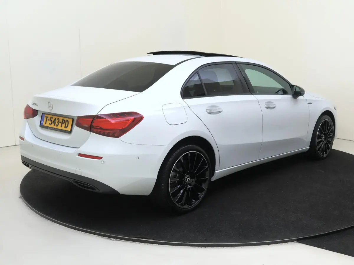250 e Luxury Line /Panoramadak /19 Inch /Nightpakket /18.868 KM!