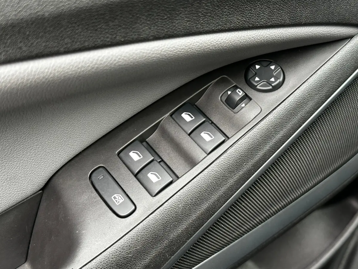 1.2 130 PK Automaat Turbo Innovation | TREKHAAK| LED KOPLAMPEN| PARKEERSENSOREN| NAVIGATIE + APPLE CARPLAY/ANDROID AUTO| CLIMATE CONTROL| DEALER ONDERHOUDEN|
