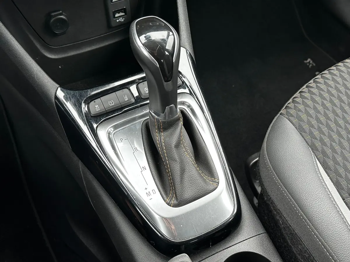 1.2 130 PK Automaat Turbo Innovation | TREKHAAK| LED KOPLAMPEN| PARKEERSENSOREN| NAVIGATIE + APPLE CARPLAY/ANDROID AUTO| CLIMATE CONTROL| DEALER ONDERHOUDEN|