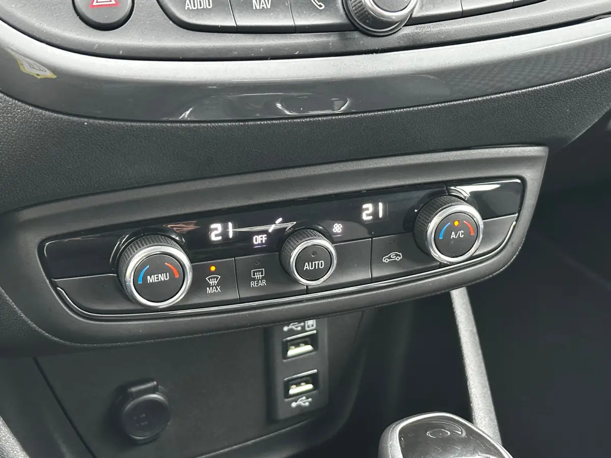 1.2 130 PK Automaat Turbo Innovation | TREKHAAK| LED KOPLAMPEN| PARKEERSENSOREN| NAVIGATIE + APPLE CARPLAY/ANDROID AUTO| CLIMATE CONTROL| DEALER ONDERHOUDEN|
