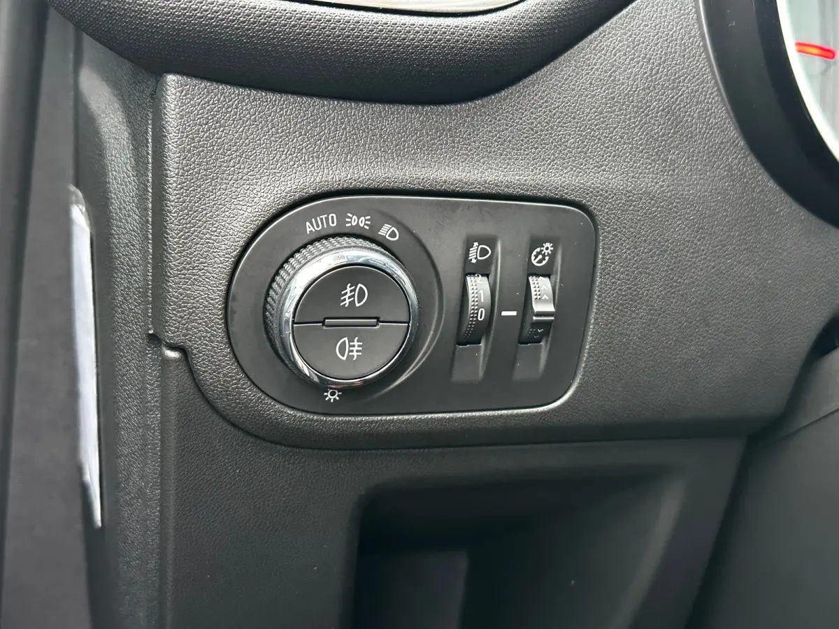 1.2 130 PK Automaat Turbo Innovation | TREKHAAK| LED KOPLAMPEN| PARKEERSENSOREN| NAVIGATIE + APPLE CARPLAY/ANDROID AUTO| CLIMATE CONTROL| DEALER ONDERHOUDEN|