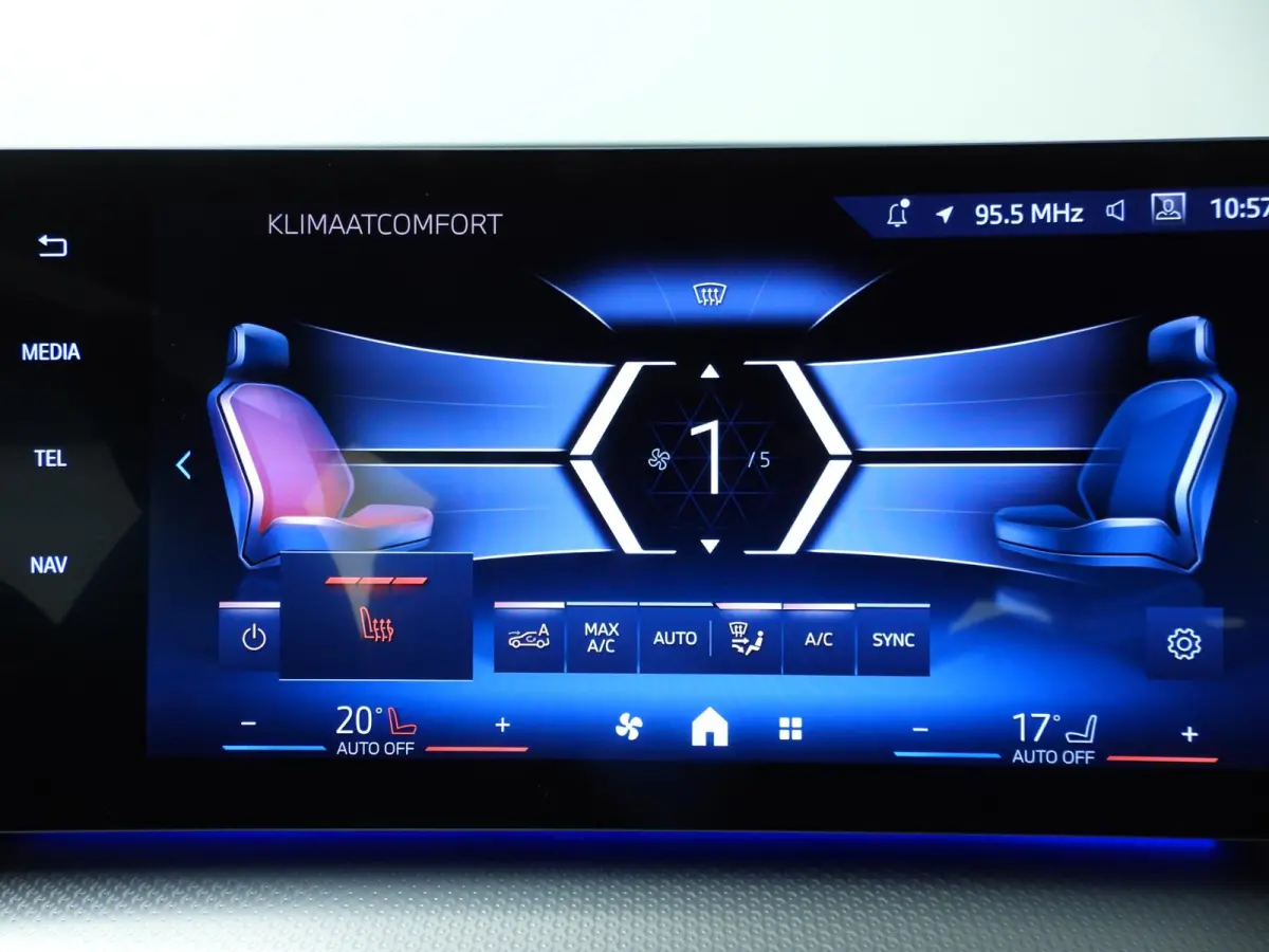 xDrive25e | M-Sportpakket | LED | Navigatie | Sportstoelen | Stoelverwarming | DAB | Harman-kardon sound | Alu 18 inch