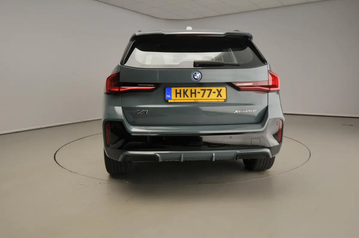 xDrive25e | M-Sportpakket | LED | Navigatie | Sportstoelen | Stoelverwarming | DAB | Harman-kardon sound | Alu 18 inch