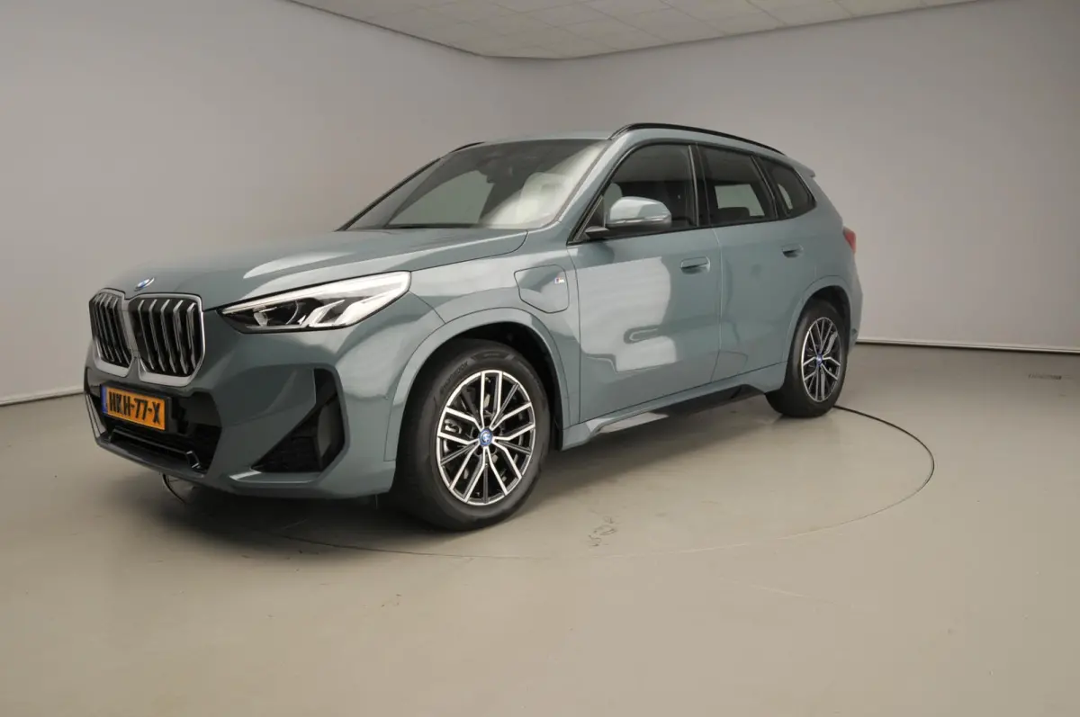 xDrive25e | M-Sportpakket | LED | Navigatie | Sportstoelen | Stoelverwarming | DAB | Harman-kardon sound | Alu 18 inch