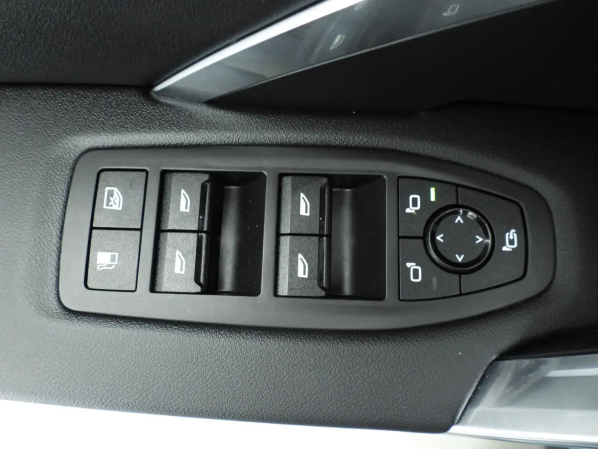 xDrive25e | M-Sportpakket | LED | Navigatie | Sportstoelen | Stoelverwarming | DAB | Harman-kardon sound | Alu 18 inch