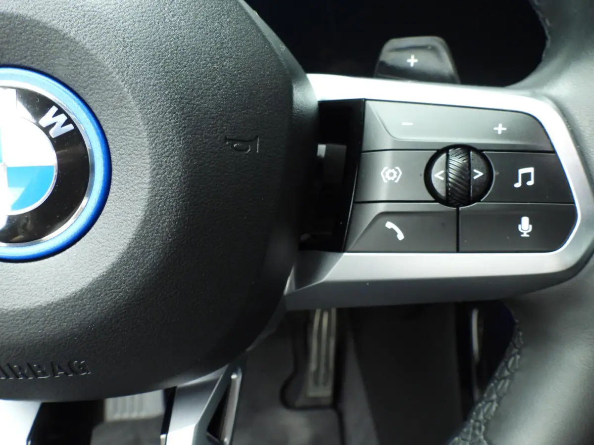 xDrive25e | M-Sportpakket | LED | Navigatie | Sportstoelen | Stoelverwarming | DAB | Harman-kardon sound | Alu 18 inch