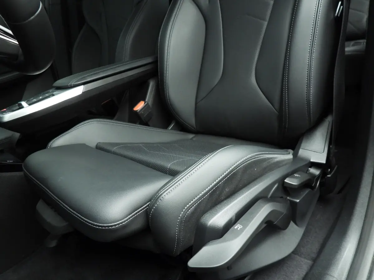 xDrive25e | M-Sportpakket | LED | Navigatie | Sportstoelen | Stoelverwarming | DAB | Harman-kardon sound | Alu 18 inch