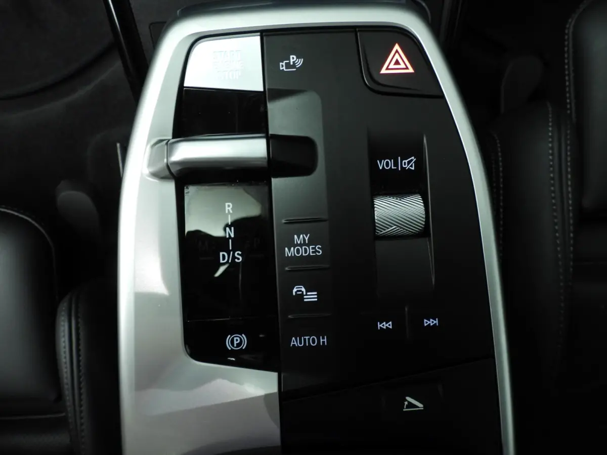 xDrive25e | M-Sportpakket | LED | Navigatie | Sportstoelen | Stoelverwarming | DAB | Harman-kardon sound | Alu 18 inch