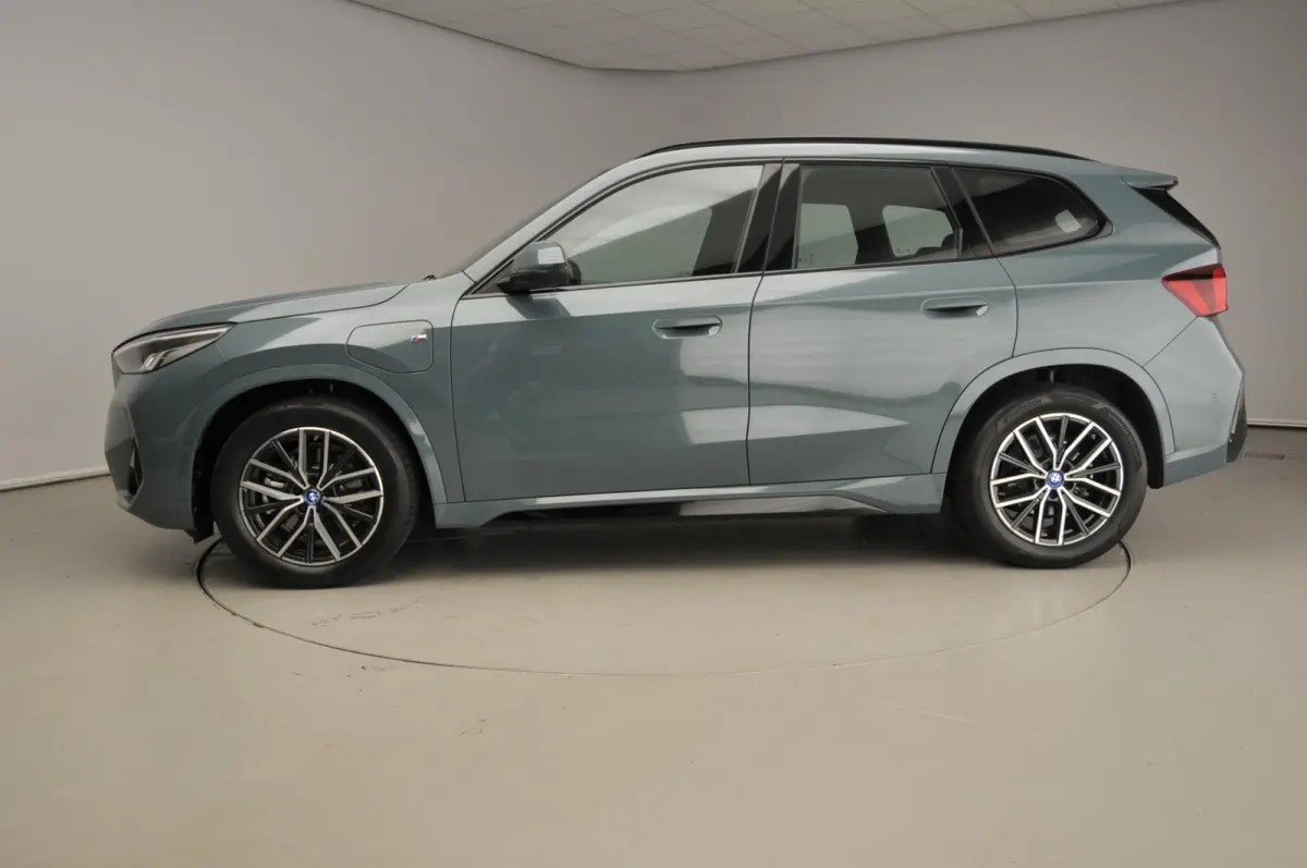 xDrive25e | M-Sportpakket | LED | Navigatie | Sportstoelen | Stoelverwarming | DAB | Harman-kardon sound | Alu 18 inch