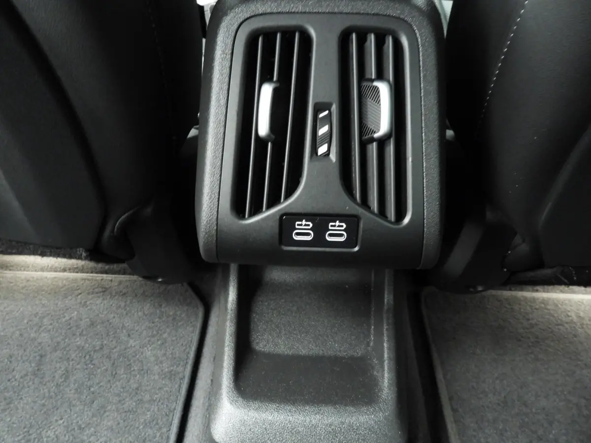 xDrive25e | M-Sportpakket | LED | Navigatie | Sportstoelen | Stoelverwarming | DAB | Harman-kardon sound | Alu 18 inch