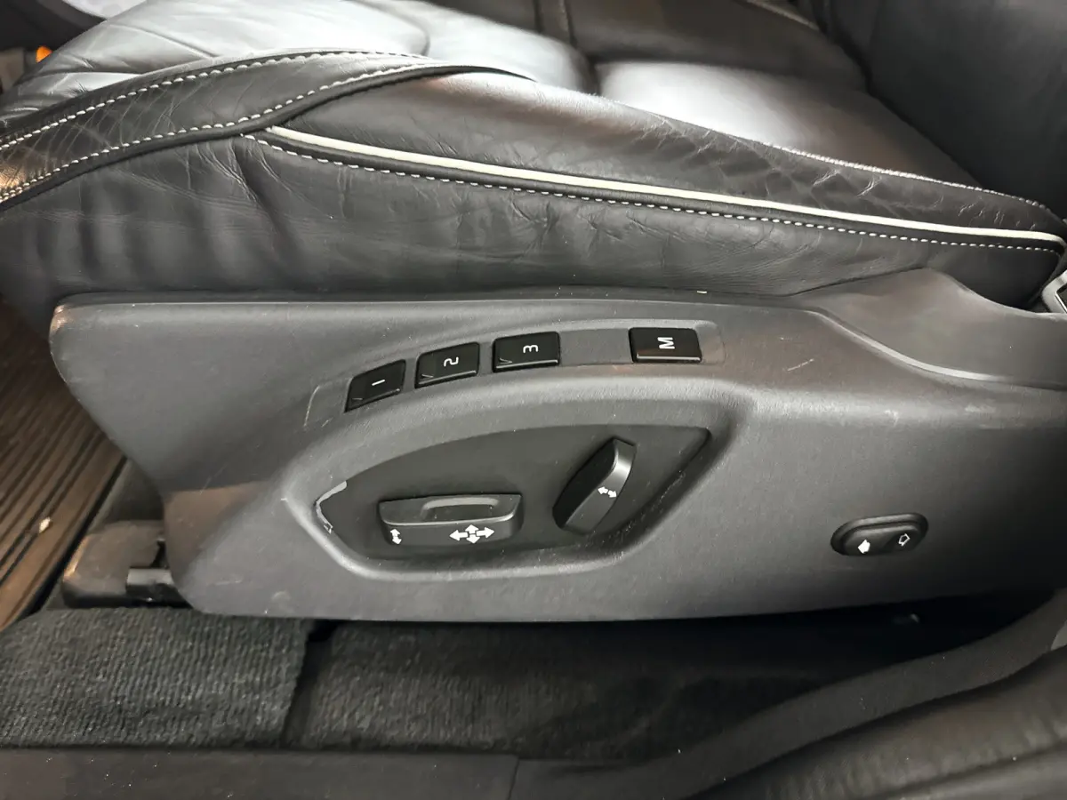 T5 FWD R-Design | Park assist | Stoelverwarming | Elektrische stoelen | Cruise control